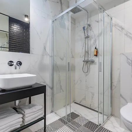 Glow - Chlebnicka, Old Town & Neptun Fontanna