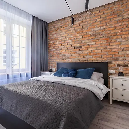 Glow - Chlebnicka, Old Town & Neptun Fontanna