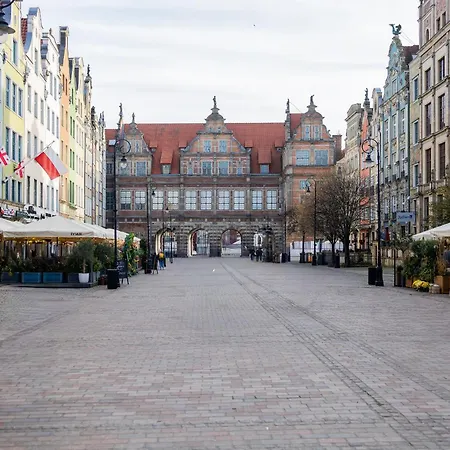 Glow - Chlebnicka, Old Town & Neptun Fontanna