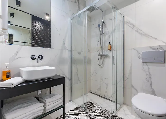 Glow - Chlebnicka, Old Town & Neptun Fontanna