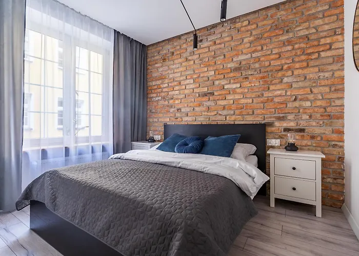 Glow - Chlebnicka, Old Town & Neptun Fontanna