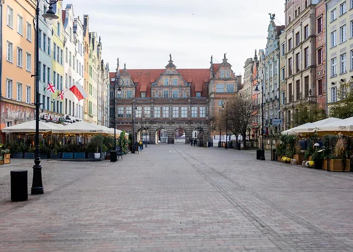 Glow - Chlebnicka, Old Town & Neptun Fontanna